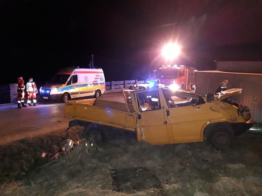 Wypadek w Łostówce. Pijany kierowca dachował samochodem dostawczym [ZDJĘCIA]