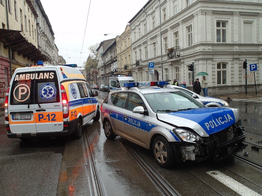 Wypadek policyjnego radiowozu na Gdańskiej. Cztery osoby w szpitalu [ZDJĘCIA]