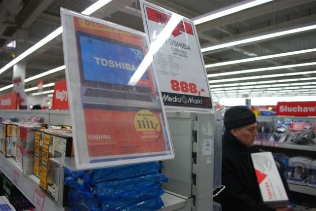 Dzięki przygotowywanej przez Opolan części bazy każda polska rodzina będzie mogła wybrać dla siebie najlepsze miejsce na zakup np. telewizora. (fot. archiwum/Mariusz Jarzombek)