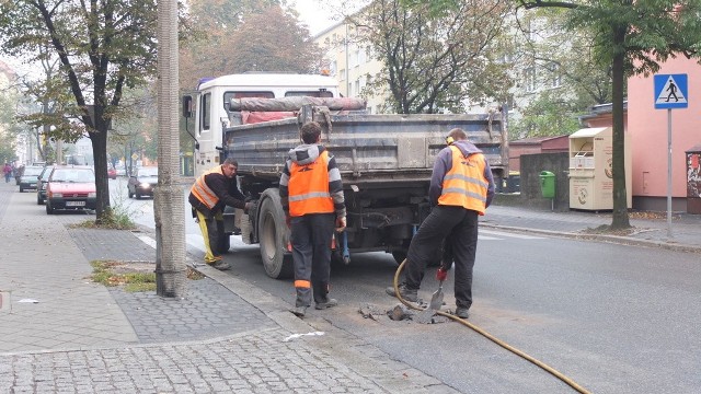 Skrzyżowanie ulic 1-Maja i Zapolskiej.