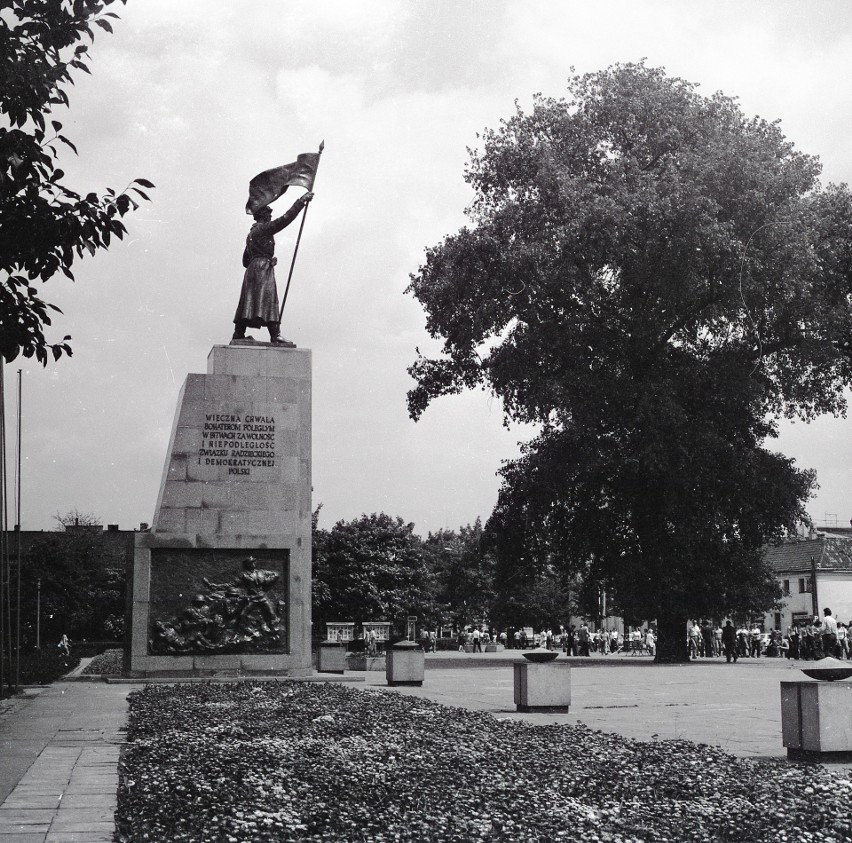 Plac Litewski z Pomnikiem Wdzięczności