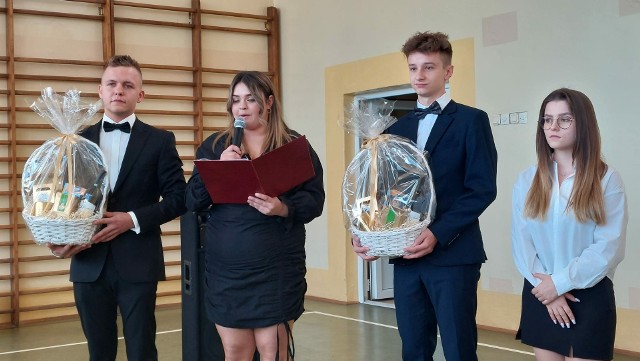 Zakończenie roku szkolnego maturzystów w Zespole Szkół Samochodowo Usługowych w Skarżysku