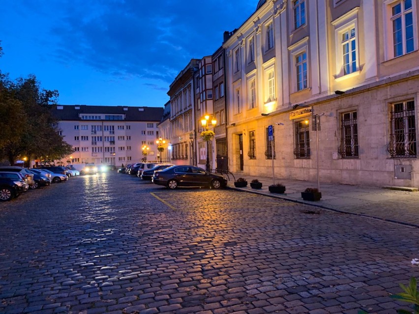 Rowerzystów niepokoi powrót aut na plac Orła Białego w Szczecinie