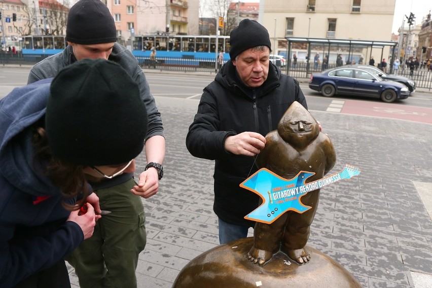 Wrocławskie krasnoludki dostały gitary