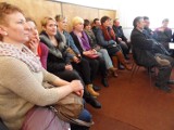 Mieszkańcy Bursztynowa i radni gminy Świecie Nad Osą nie zgodzili się na zamknięcie szkoły [wideo]
