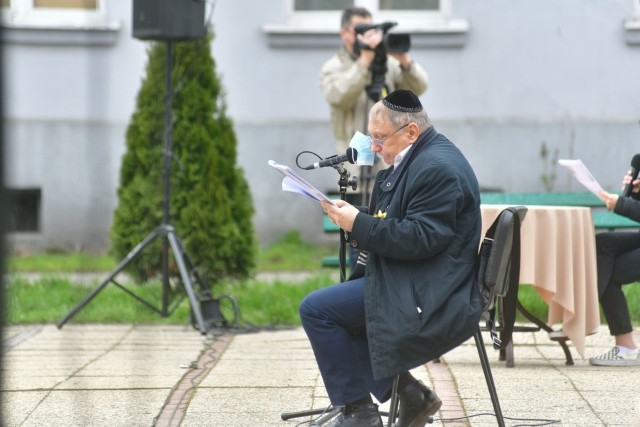 Uroczystości przewodniczył Zbigniew Wieczorek, polonista "Kochanowskiego".