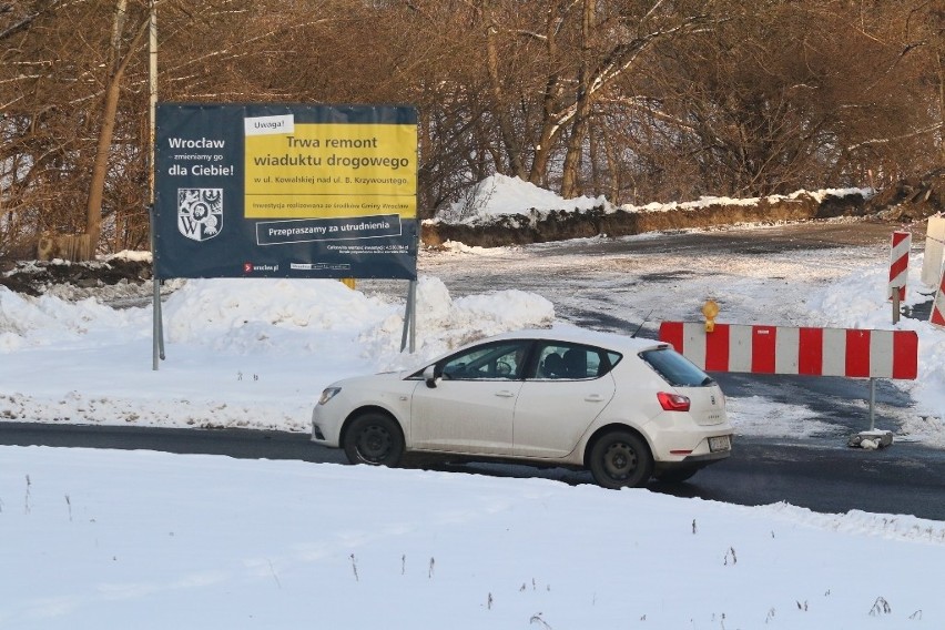 Remont wiaduktu nad ulicą Krzywoustego we Wrocławiu. 12...