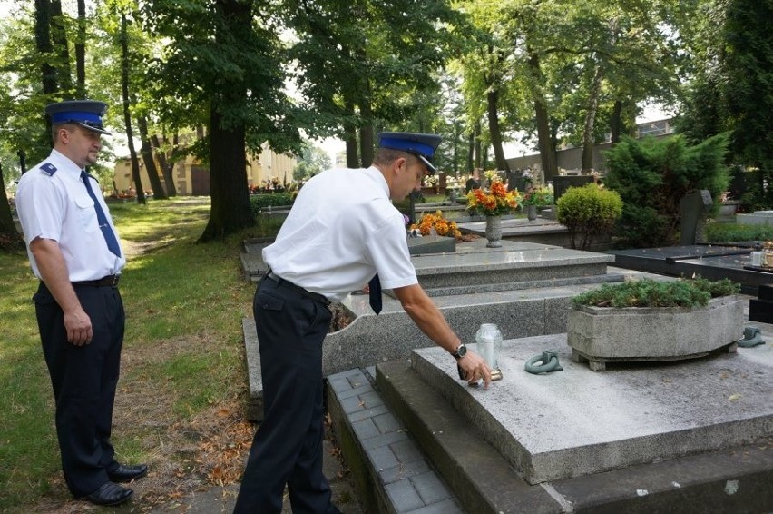 Mikołów: Oddali hołd policjantom poległym w czasie II wojny światowej [ZDJĘCIA]