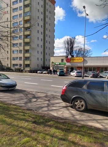 Sklepy wprowadzają specjalne zasady obsługi klientów....