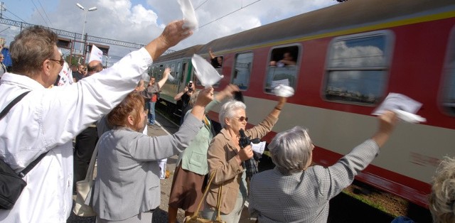 Pożegnanie Gwarka (Słupsk &#8211; Koszalin &#8211; Poznań &#8211; Wrocław &#8211; Katowice) &#8211; happening na dworcu w Słupsku, zorganizowany przez Centrum Inicjatyw Obywatelskich. 