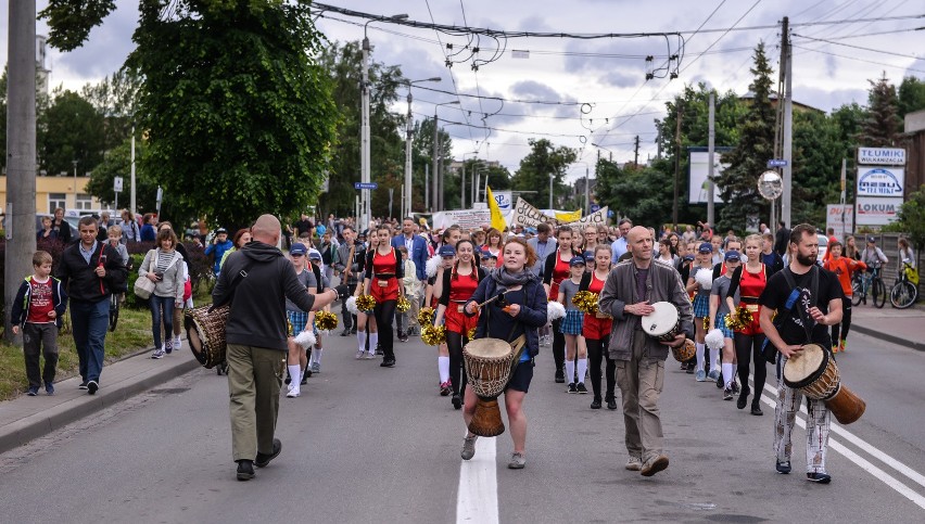 Święto ulicy Chylońskiej w Gdyni zaczęło się od parady