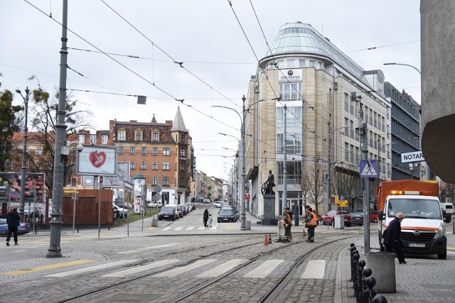 Od soboty 20 marca na pl. Wiosny Ludów budowany będzie tymczasowy łuk tramwajowy