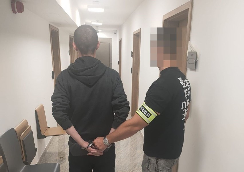 Fałszywy policjant z Lublina usłyszał zarzuty. Wyłudził od seniorki kilkadziesiąt tysięcy złotych