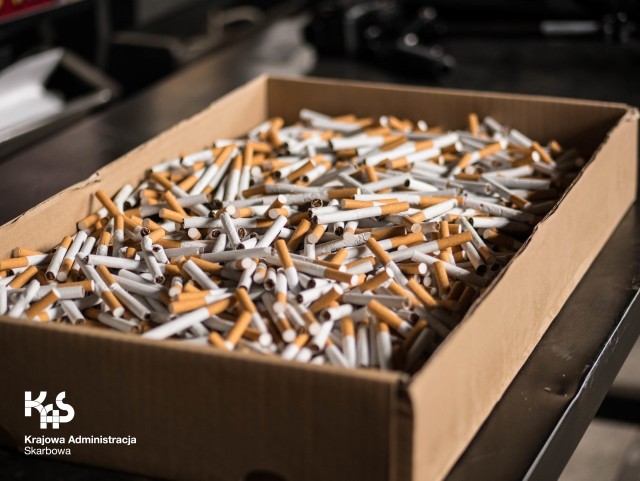 Piekary Śląskie: wpadli podczas przeładunku nielegalnych wyrobów tytoniowych