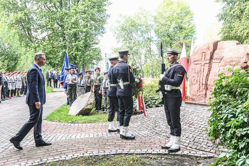 83. rocznica sowieckiej agresji na Polskę. Prezydent RP Andrzej Duda złożył w Gdyni wieniec przed pomnikiem „W Hołdzie Zesłańcom Sybiru”