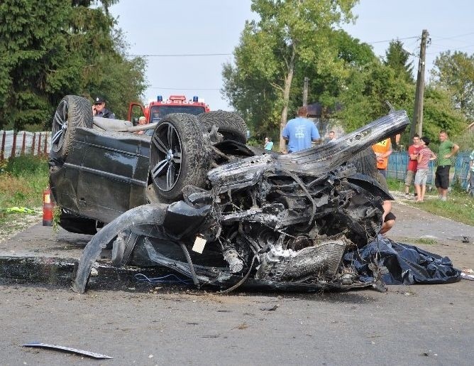 Z samochodu została sterta złomu. Kierowca zginął na...