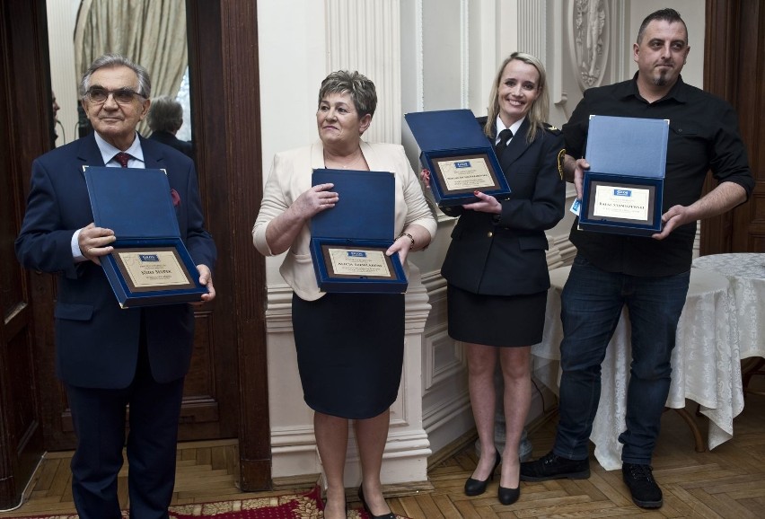 Przy pomocy naszych czytelników, którzy nie tylko zgłaszali...