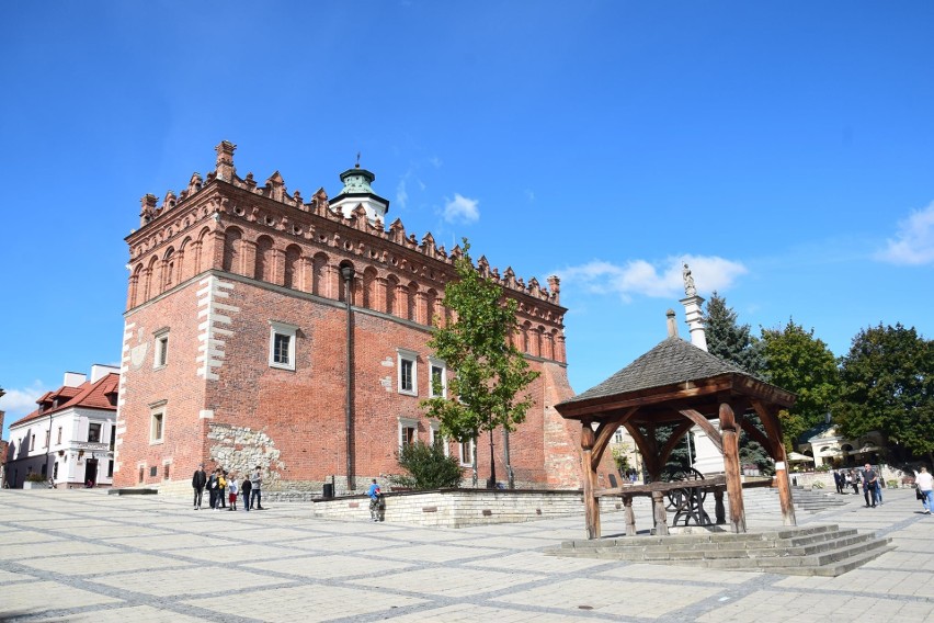 Sandomierz to niewielkie współcześnie miasto (25 tysięcy...