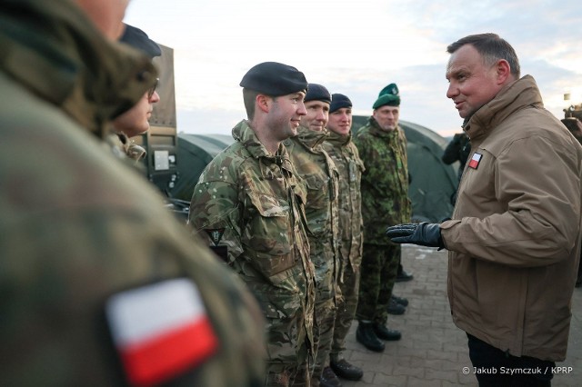 Prezydent Andrzej Duda wśród brytyjskich żołnierzy stacjonujących w Polsce