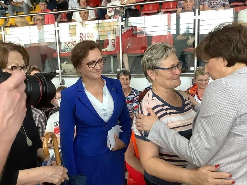 Minister Rodziny, Pracy i Polityki Społecznej Marlena Maląg gościła w Starachowicach i gminach Pawłów i Mirzec. Co robiła? [ZDJĘCIA]