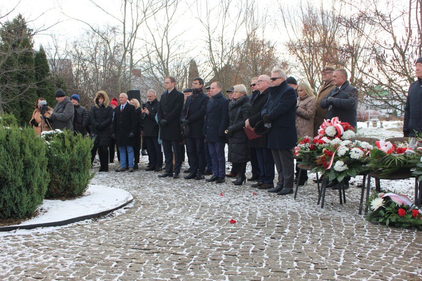 Sokoły. Odsłonięto pierwszy w Polsce pomnik poświęcony ofiarom "operacji polskiej" NKWD