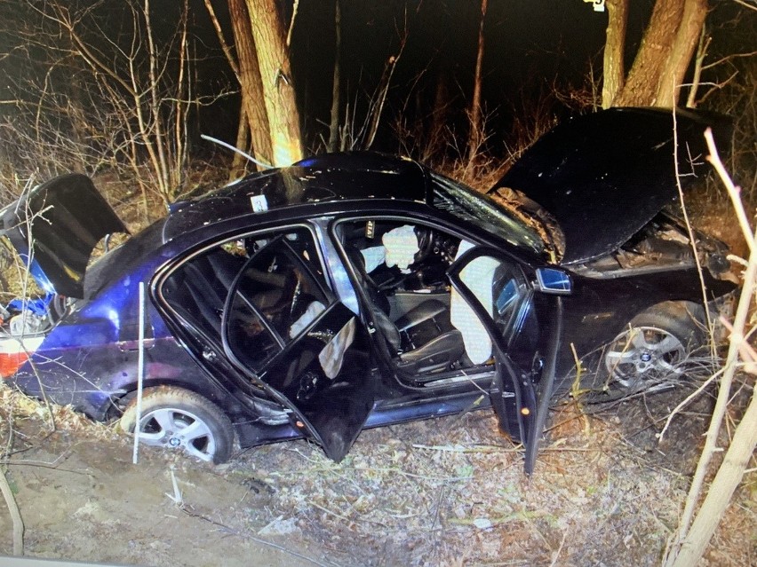 W wypadku w Półsierakowie koło Ulanowa zginęło dwóch 27-latków. Sąd aresztował kierowcę, który w czasie wypadku był pijany