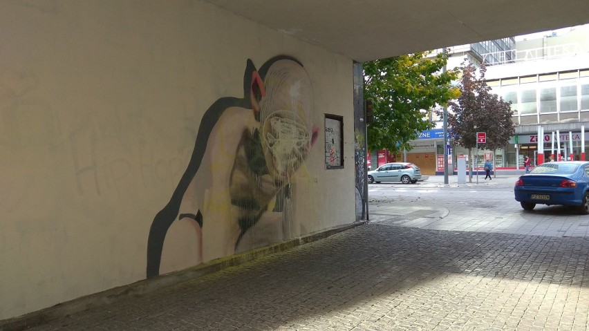 Jedno z graffiti znanego poznańskiego artysty Kawu zostało...