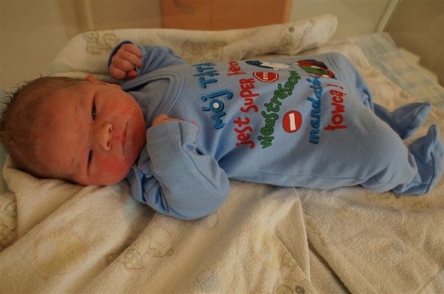 Kuba, syn Emilii i Arkadiusza Kozłowskich z Chudka, urodził się 13 sierpnia o godz. 12.25. Ważył 3700 g, mierzył 55 cm. To pierwsze dziecko państwa Kozłowskich.