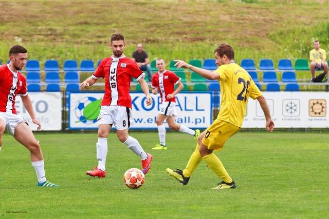 Czarni Jasło pokonali w sparingu Stal Sanok 3:0. Bramki dla zwycięzców zdobyli Dariusz Bałut dwie i Michał Gabryel jedną.