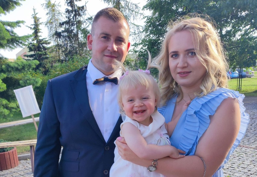 Julcia Małecka z rodzicami- Weroniką i Adrianem.