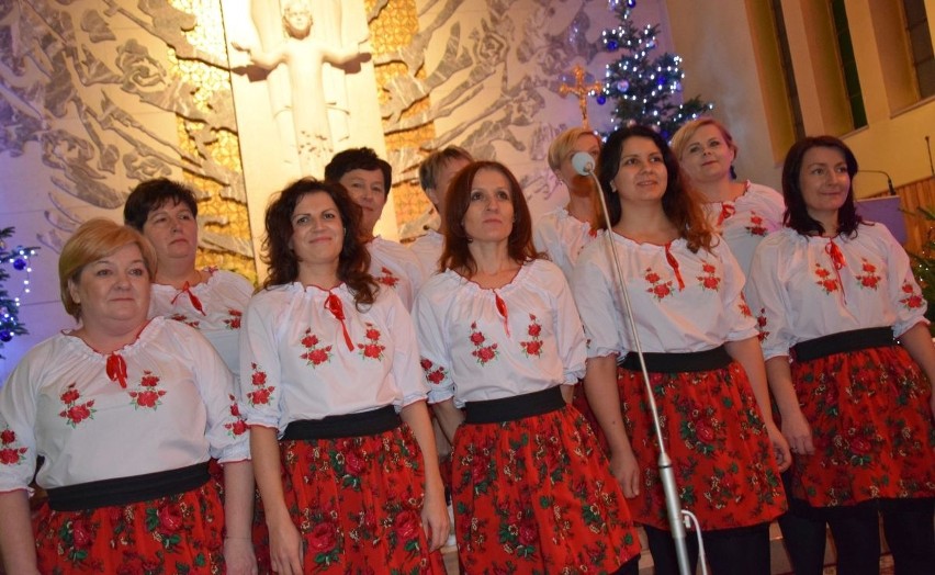 Piękny parafialny koncert kolęd w Bukowie. Zaśpiewały nawet przedszkolaki (WIDEO, zdjęcia)