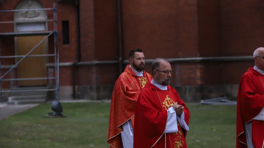 Odpust w parafii Podwyższenia Krzyża Świętego w Kielcach. Modlili się kapłani z dekanatu i wielu wiernych. Zobaczcie zdjęcia 