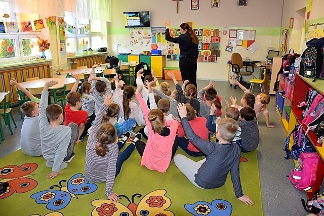 Bezpieczna droga do szkoły. Straż Miejska w Białymstoku uczy dzieci