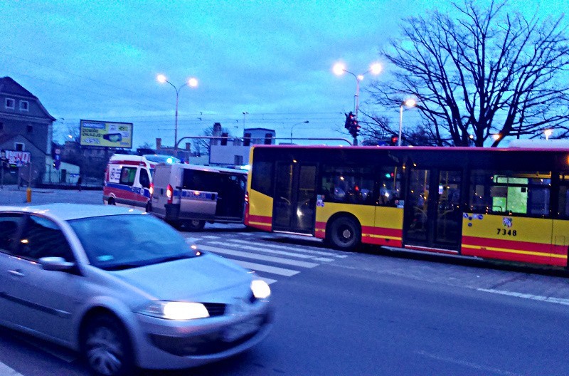 Wypadek przy dworcu PKS. Autobus MPK potrącił 70-latkę na pasach (ZDJĘCIA)
