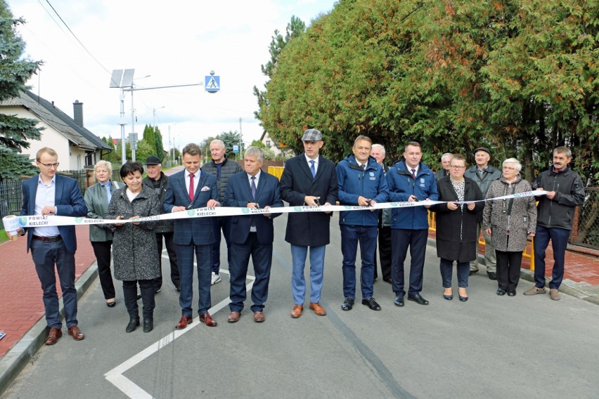 W Chrustach w gminie Zagnańsk przebudowano ponad 1-kilometrowy odcinek drogi powiatowej. To inwestycja warta ponad 4 miliony