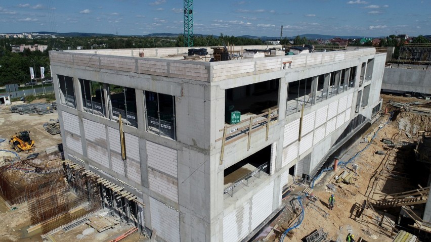 Trwa budowa Świętokrzyskiego Kampusu Laboratoryjnego Głównego Urzędu Miar w Kielcach. Budowa robi niesamowite wrażenie [ZDJĘCIA Z DRONA]