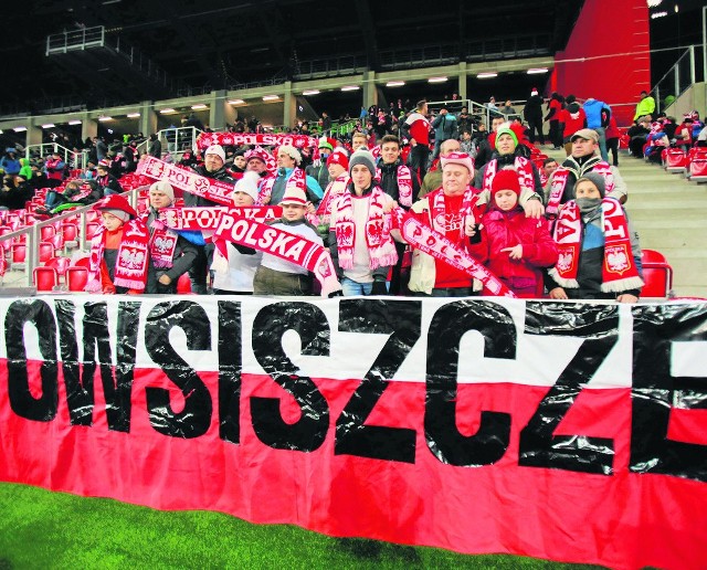Mecz młodzieżowych reprezentacji Polski i Niemiec obejrzało na stadionie w Tychach prawie 12 tys. widzów.  Byli też kibice z Owsiszcz, leżących w gminie Krzyżanowice, w powiecie raciborskim