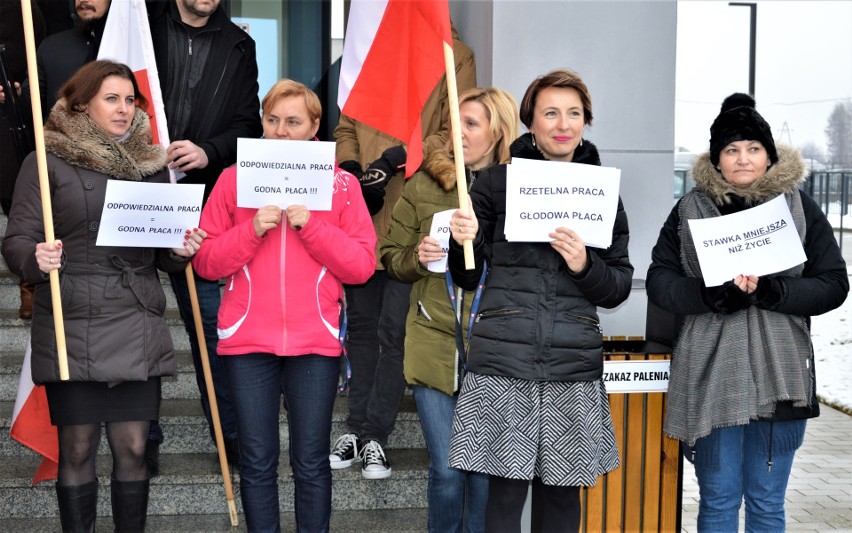 Nowy Sącz. Pracownicy Sądu Rejonowego przyłączają się do ogólnopolskiego protestu. Domagają się podwyżki płac