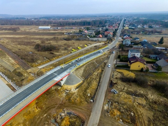 Tak obecnie wygląda plac budowy trzech odcinków A1, budowanych przez Strabag i Berger Bau. Wykonawcy prowadzili tam prace nawet podczas trwania okresu zimowego