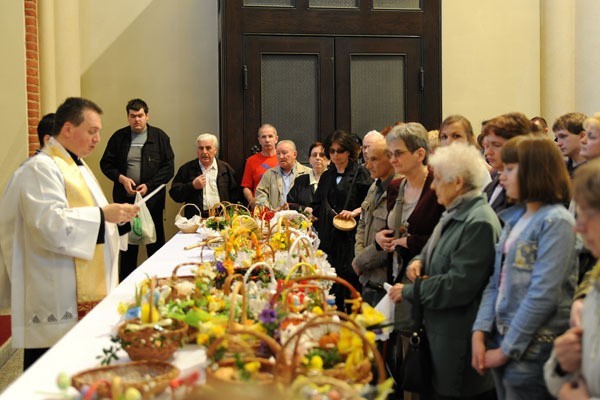 Przed południem w archikatedrze pokarmy święcił ks. Wojciech...