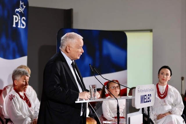 Jarosław Kaczyński zaapelował do opozycji. - Jak oni dojdą do władzy, to w Polsce prawo i konstytucja przestanie obowiązywać. Powiedźcie to wprost, bo w gruncie rzeczy to mówicie - powiedział prezes Prawa i Sprawiedliwości.