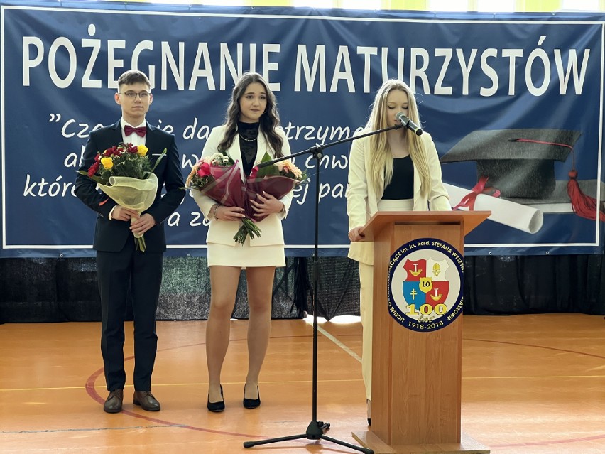 Uroczyste zakończenie roku szkolnego maturzystów z Liceum Ogólnokształcącego imienia księdza kardynała Stefana Wyszyńskiego w Staszowie 