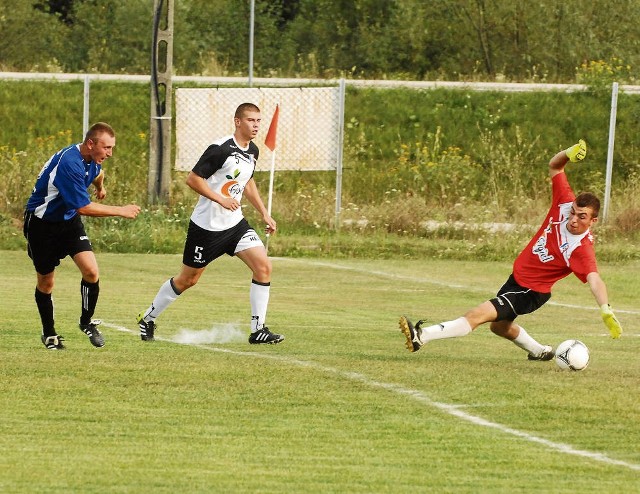 Zgrzeblak (niebieska koszulka) zdobywa prowadzenie dla Grodu