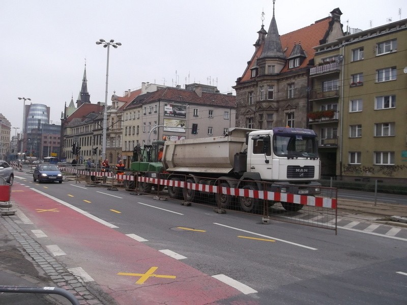 Wrocław: Budują nowy przystanek tramwajowy na Kazimierza Wielkiego (ZDJĘCIA)