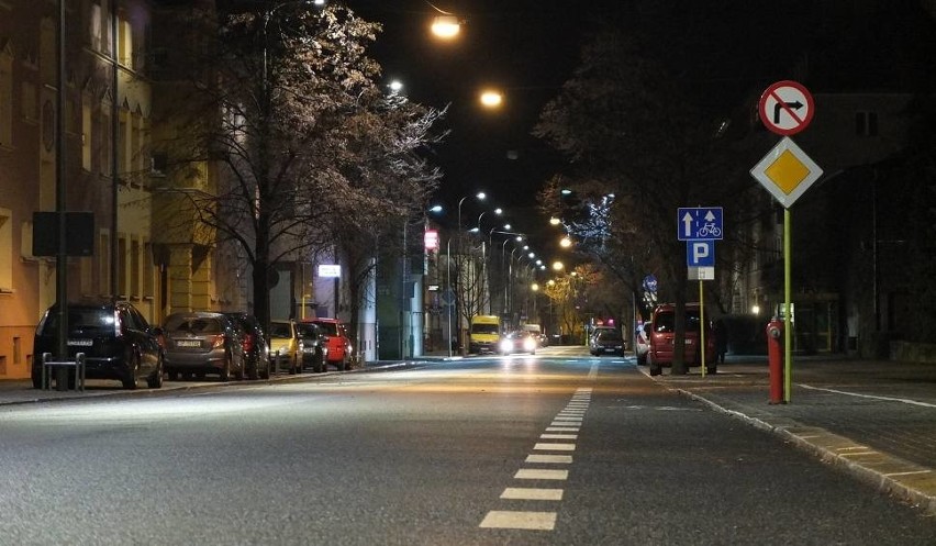- Nowe lampy stoją już od dawna na  ulicy Kościuszki, a  u...