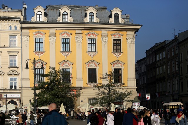 Bank oferuje kamienicę narożną przy Rynku z ceną wywoławczą 55 mln zł