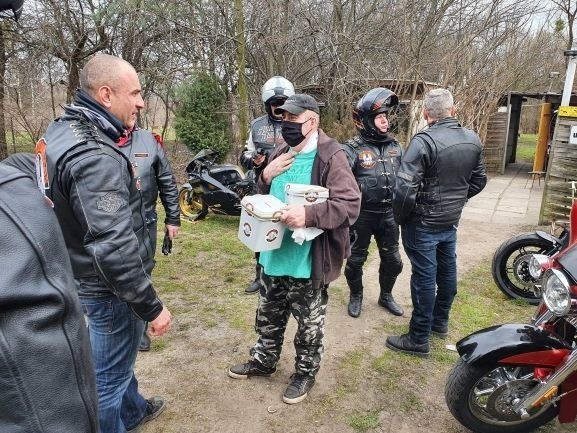 Białystok. Motocykliści mieli otworzyć sezon i zbierać pieniądze na leczenie kolegi. Zapłacili mandaty za grupowanie się (zdjęcia)