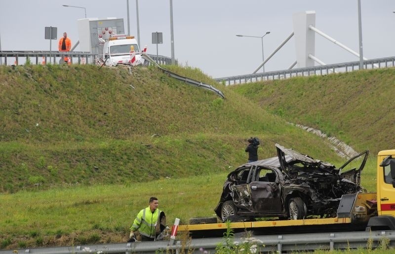 Śmiertelny wypadek na autostradzie! Alfa romeo szybowała w powietrzu [FILM, zdjęcia]