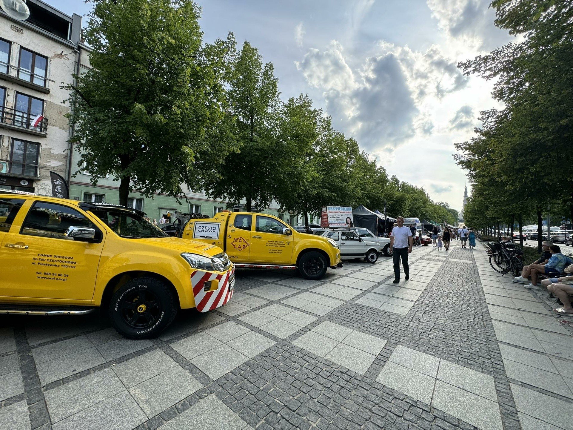 cz-stochowa-targi-motoryzacyjne-w-alejach-te-cacka-mogli-ogl-da-i