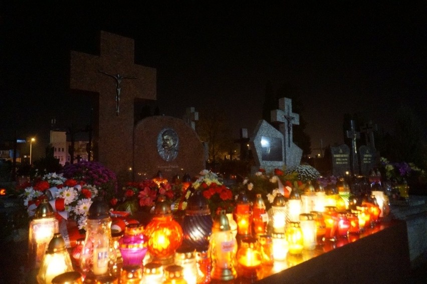 Cmentarz św. Rocha po zmierzchu (zdjęcia)